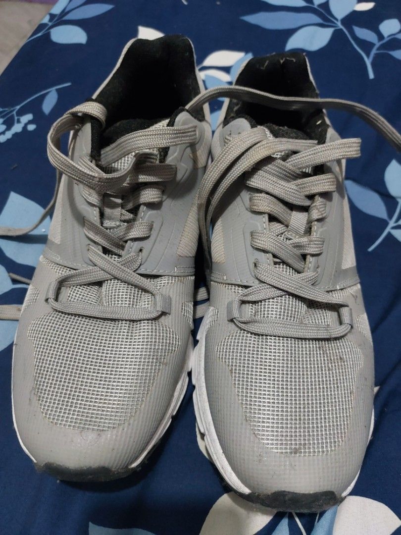 Primark Grey Running Shoes (Category: Sneakers) located in Manila. Submitted by lhapogs (Listing ID 1464472605, Image 2). Description: 1k nalang manila sinukat lang - Grey running shoes from Primark - Lace-up style - Suitable for everyday wear or light workouts - Sold as is.