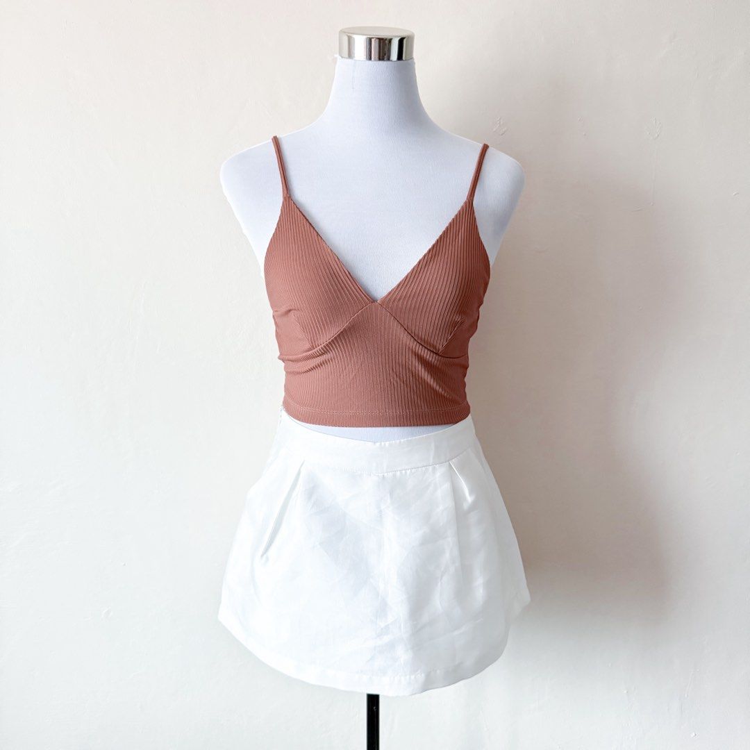 Primark Ribbed Plunge Neck Cami (Category: Others Tops) located in Antipolo. Submitted by rosywardrobe (Listing ID 1464418091, Image 1). Description: 🎀 MAKE READING A HABIT 🎀 • No order form, no reservation! • Strictly 1 day reservation • Payment first before order processing • No return, No exchange • Don’t make an offer if you’re not 100% sure • No shipping every weekends — PAYMENT CHANNELS — • GCash • Gotyme • Maya • BDO • BPI • Unionbank — 