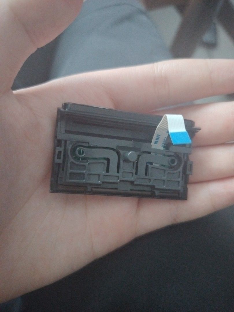 Ps4 controller sensor pad (Category: Printers, Scanners & Copiers) located in Singapore. Submitted by leemingxuan404 (Listing ID 1464419609, Image 1). Description: ps4 controller only sensor pad.