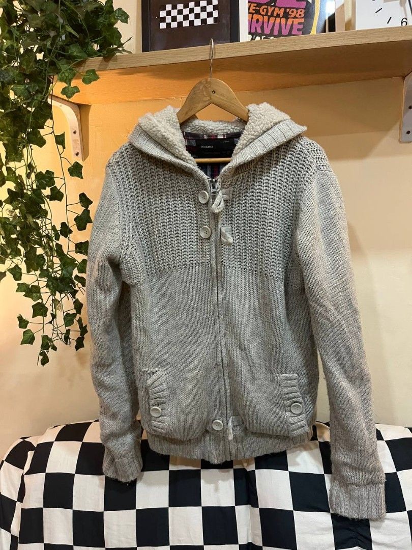 Pull & Bear knit full-zip hoodie (Category: Coats, Jackets and Outerwear) located in Quezon City. Submitted by michypeachyy1 (Listing ID 1464493147, Image 2). Description: 380 plus shipment 24 inches width 26 inches length 25 inches sleeves.