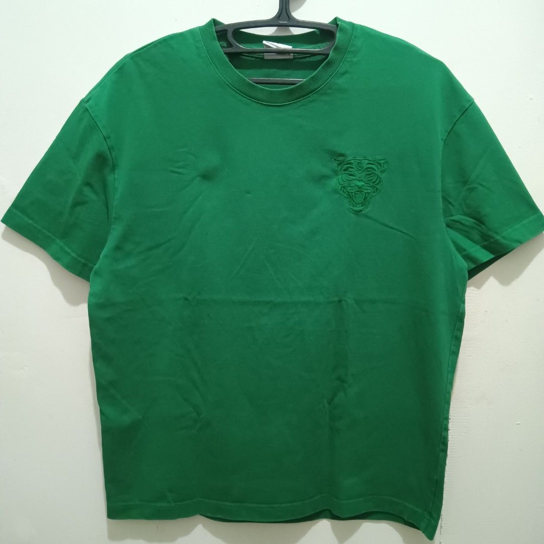 PUMA Embroidered Tiger Green Shirt (Category: Shirts) located in Caloocan City. Submitted by jaychingsss (Listing ID 1464401682, Image 1). Description: Puma Tiger Embroidered Logo Shirt - 150 20x26 Heavy Cotton Complete Tags Color Rate: 10/10 No issue NEED WASH.