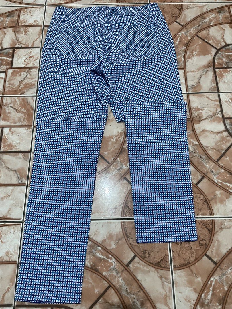 Puma Golf Pants Men's Size 38/10 Blue Patterned (Category: Trousers) located in Guagua. Submitted by 2stephs392 (Listing ID 1464426884, Image 3). Description: - Puma golf pants for men - Stylish cool blue geometric pattern all over - Features functional pockets - Secure button closure - Versatile for golf course or casual outings - Made in Vietnam.