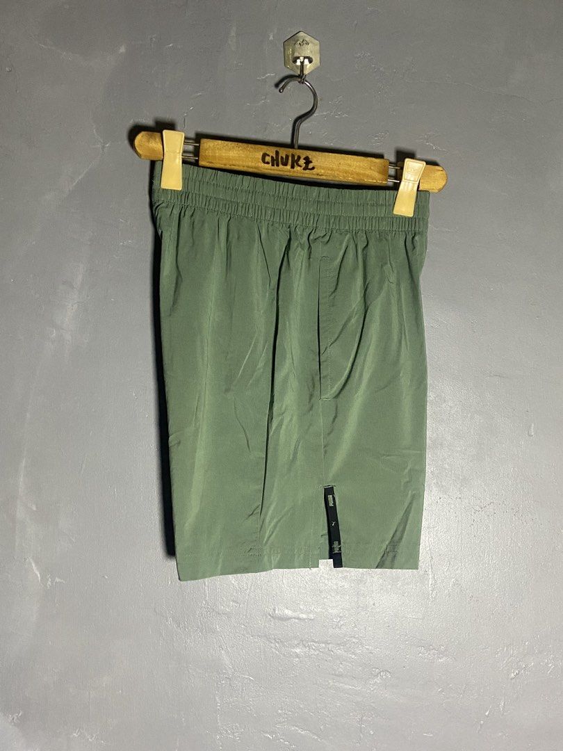 Puma Men’s Woven Tape Shorts (Category: Activewear) located in Cabuyao City. Submitted by chukz_x (Listing ID 1464520767, Image 3). Description: Puma Men’s Woven Tape Shorts Size : Small Dimes : 26-30W 18L Condition : Excellent Issue : none Price : 450 📍READY TO WEAR 📍Cabuyao Laguna.