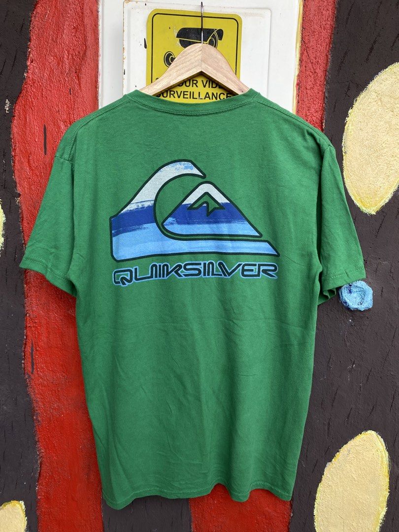 Quicksilver 2010s Logo GraphicT-shirt (Category: Tshirts & Polo Shirts ) located in Trento. Submitted by estilounico02 (Listing ID 1464379373, Image 2). Description: Size m Pinhole issue 9/10 color rate .
