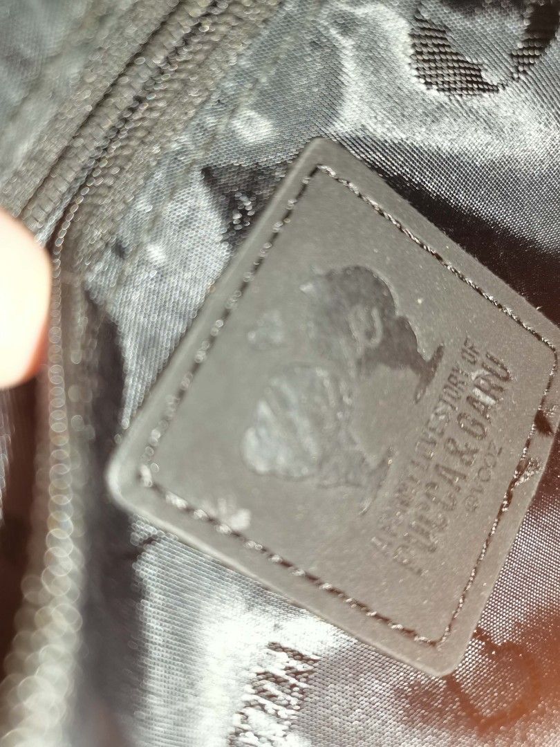 Quilted Black Shoulder Bag (Category: Luxury Bags & Wallets) located in Paete. Submitted by xiaochao.16 (Listing ID 1464363955, Image 3). Description: .