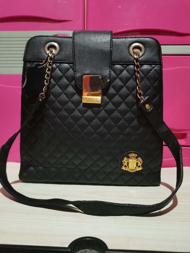 Quilted Black Shoulder Bag (Category: Luxury Bags & Wallets) located in Paete. Submitted by xiaochao.16 (Listing ID 1464363955, Image 1). Description: .