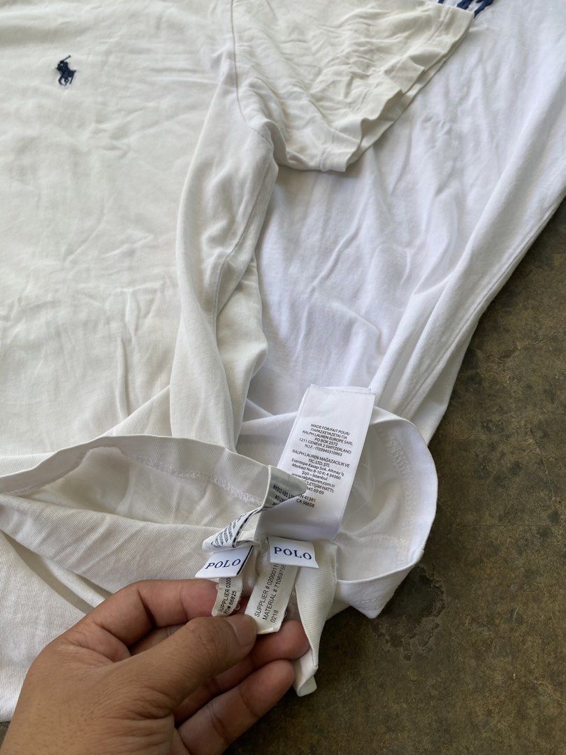 Ralph Lauren (Category: Formal Shirts) located in Aloran. Submitted by thriftnijep.04 (Listing ID 1464380280, Image 3). Description: Good Condition Size: Large Issue: None Color Rate: 9/10.
