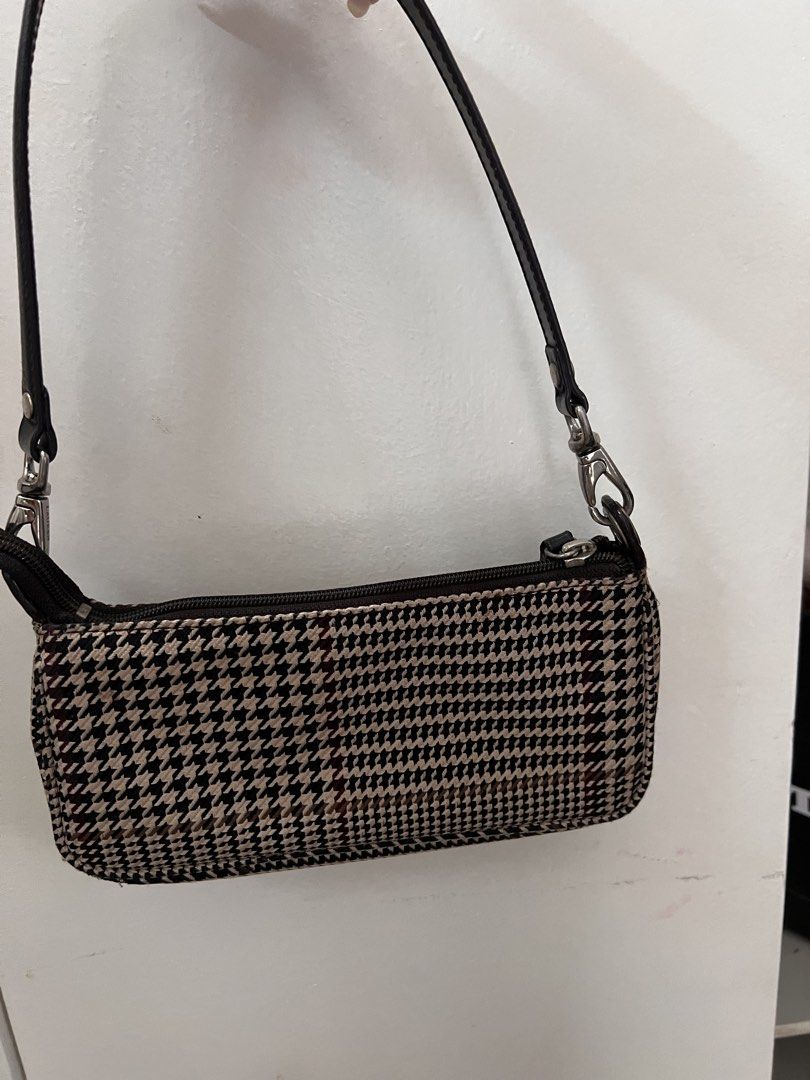 RALPH LAUREN Houndstooth Mini Shoulder/Pochette Bag (Category: Shoulder Bags) located in Legazpi City. Submitted by ilysabby (Listing ID 1464548616, Image 2). Description: .