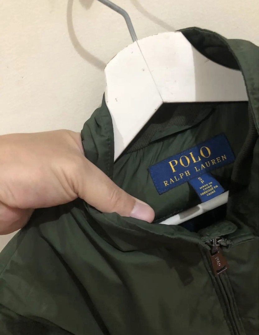 RALPH LAUREN JACKET WINDBREAKER (Category: Coats, Jackets and Outerwear) located in Aroroy. Submitted by louiefinds26 (Listing ID 1464401627, Image 2). Description: Authentic Like new 21x27.