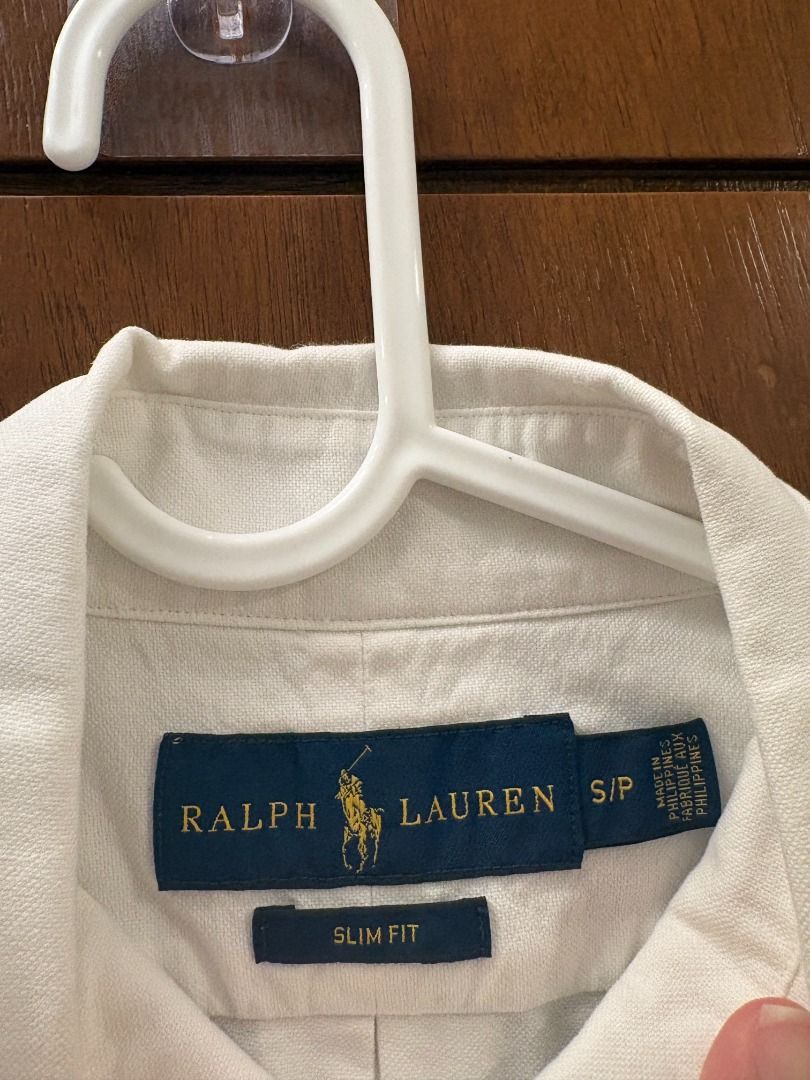 Ralph Lauren White Short-Sleeve Oxford (Category: Tshirts & Polo Shirts ) located in Mandaluyong City. Submitted by jbor88 (Listing ID 1464365213, Image 3). Description: Classic Ralph Lauren short sleeve shirt Made from durable Oxford fabric Modern slim fit cut Features the iconic embroidered polo player logo Stylish button-down collar Slim Fit US S/P W=47cm L=67cm.