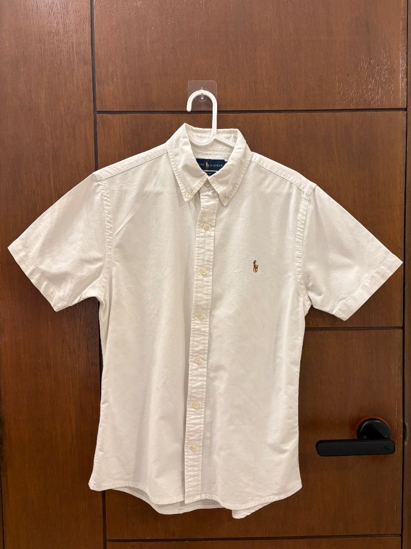 Ralph Lauren White Short-Sleeve Oxford (Category: Tshirts & Polo Shirts ) located in Mandaluyong City. Submitted by jbor88 (Listing ID 1464365213, Image 1). Description: Classic Ralph Lauren short sleeve shirt Made from durable Oxford fabric Modern slim fit cut Features the iconic embroidered polo player logo Stylish button-down collar Slim Fit US S/P W=47cm L=67cm.