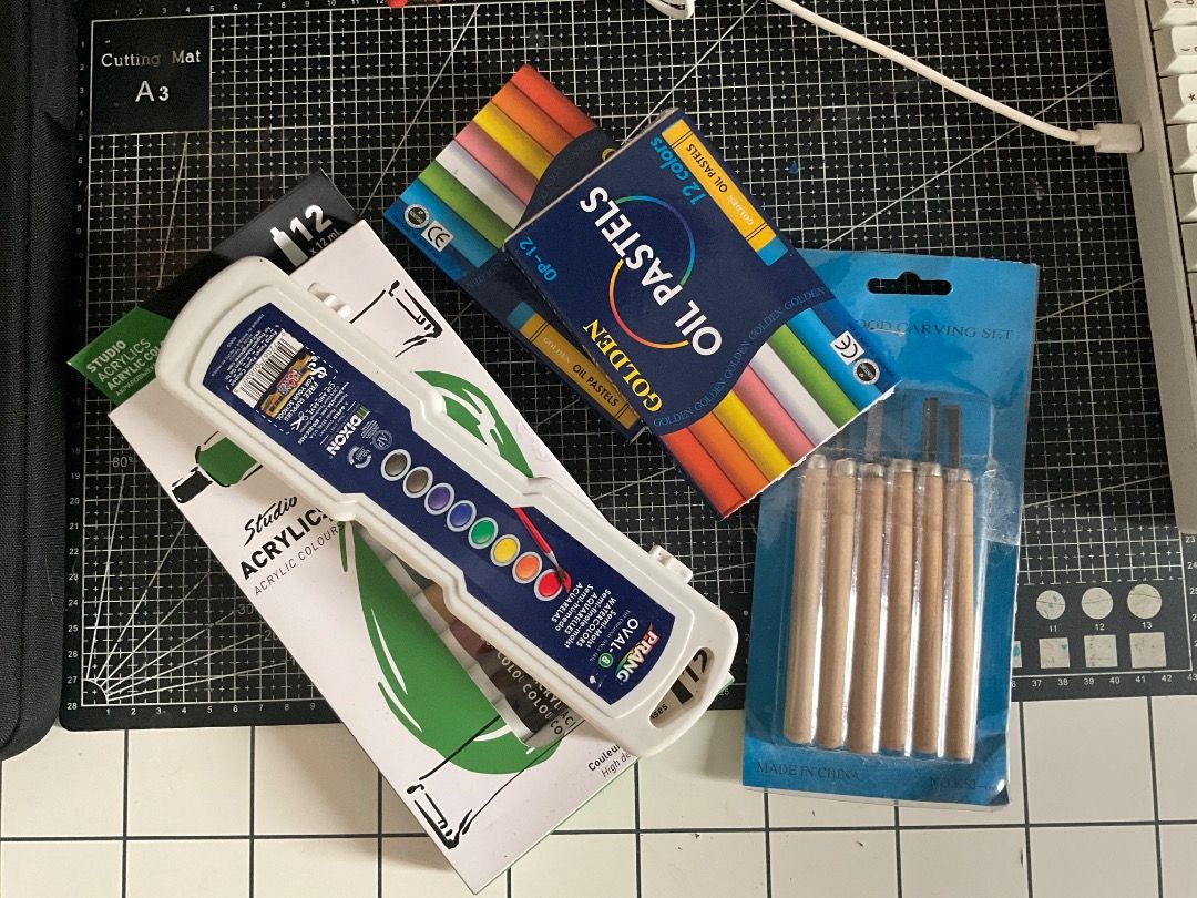 Random Art Materials take all (Category: Art & Prints) located in Pasig City. Submitted by rosequartzz_ (Listing ID 1464377818, Image 1). Description: Carving tools Acrylic tube paints Oil pastels Prang watercolor.