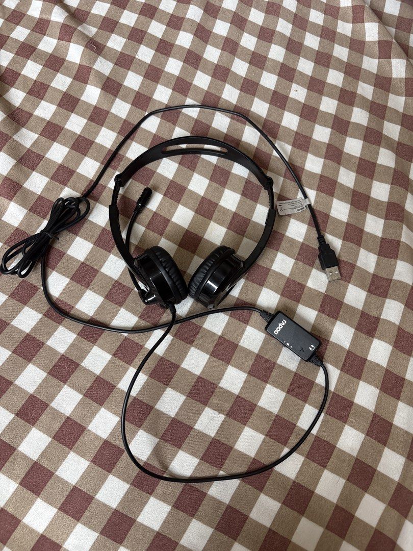 Rapoo H120 USB Headset with Noise Cancelling Microphone (Category: Headphones & Headsets) located in Imus. Submitted by kyla_declutters (Listing ID 1464378952, Image 1). Description: - Black Rapoo headset with built-in microphone - Connects via USB - Features an inline control box - Ideal for Wfh calls and gaming - In excellent working condition Used for 1mo RFS: decluttering, switched to wireless setup .