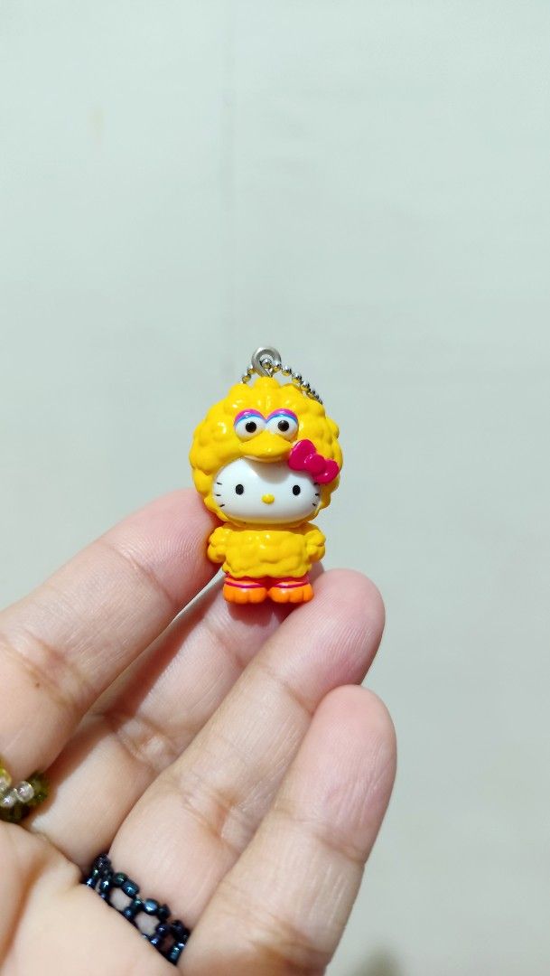 Rare Hello Kitty Big Bird Charm Keychain (Category: Character Goods) located in Manila. Submitted by kaartehan.byj (Listing ID 1464567021, Image 1). Description: - Adorable Kitty charm dressed as Big Bird - Vibrant yellow and orange colors - Features a metal keychain ring - Ideal for decorating bags or keys - Small, collectible item.