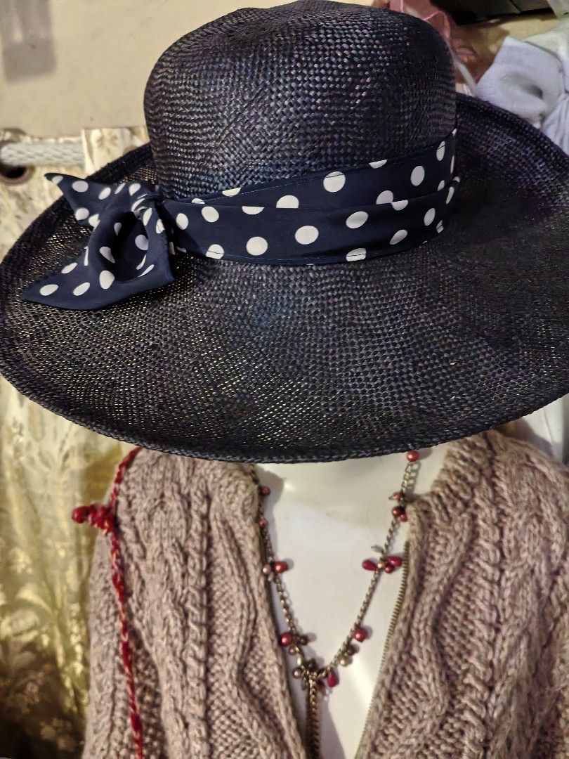 Rattan Womens Hat (Category: Hats & Beanies) located in Manila. Submitted by luckycharm_215 (Listing ID 1464491996, Image 1). Description: New Japan.