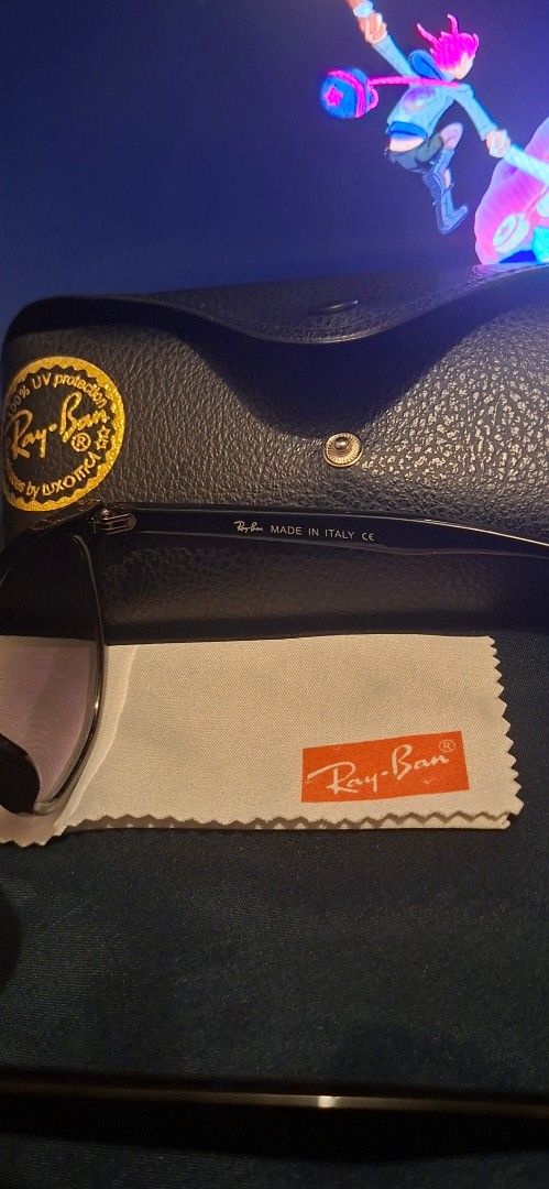 Ray-Ban Sunglasses with Case and Cleaning Cloth (Category: Sunglasses & Eyewear) located in Caloocan City. Submitted by astr0jam (Listing ID 1464530759, Image 3). Description: - Ban Sunglasses - Model: RB 4306F 601/9A 54-19 145 - Includes original case - Comes with cleaning cloth - Stylish and practical for everyday wear NEGOTIABLE bought From Japan !!Buyers Shoulder Shipping Fee!!.