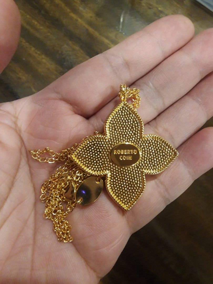 REAL 18K GOLD PLATED NECKLACE (Category: Necklaces) located in Manila. Submitted by chrinathalie (Listing ID 1464552916, Image 2). Description: :: real 18k gold plated taenish resistant looks and feels like the designer necklace! looks and feels like PURE GOLD ITEM IS NOT PAWNABLE.