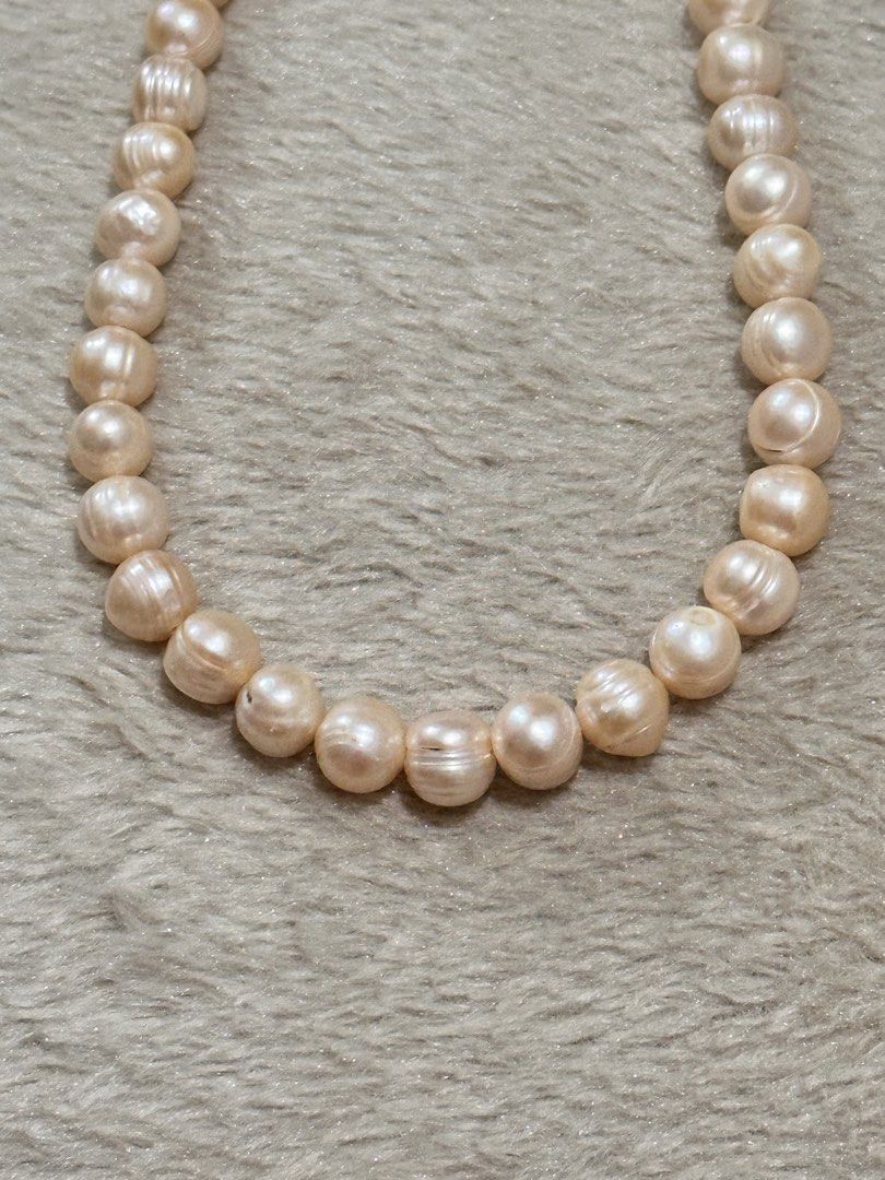 Real Pearl Necklace with Silver Clasp (Category: Necklaces) located in Santa Rosa. Submitted by desireedelmonte07 (Listing ID 1464463825, Image 3). Description: .