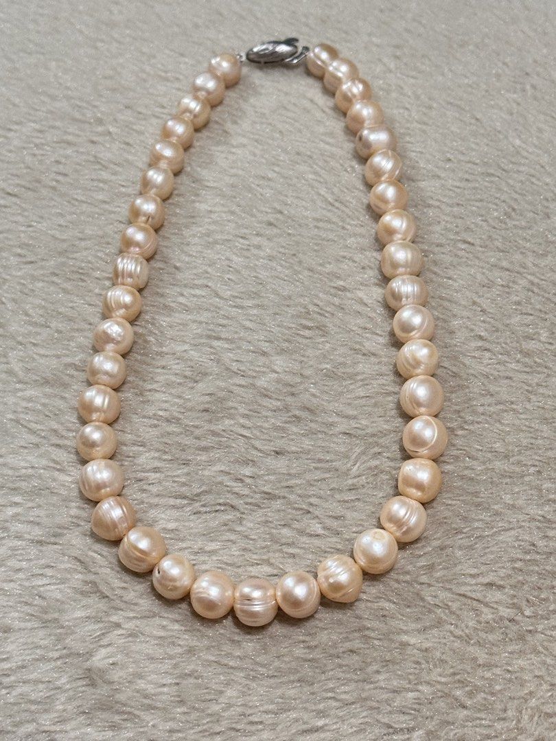 Real Pearl Necklace with Silver Clasp (Category: Necklaces) located in Santa Rosa. Submitted by desireedelmonte07 (Listing ID 1464463825, Image 1). Description: .
