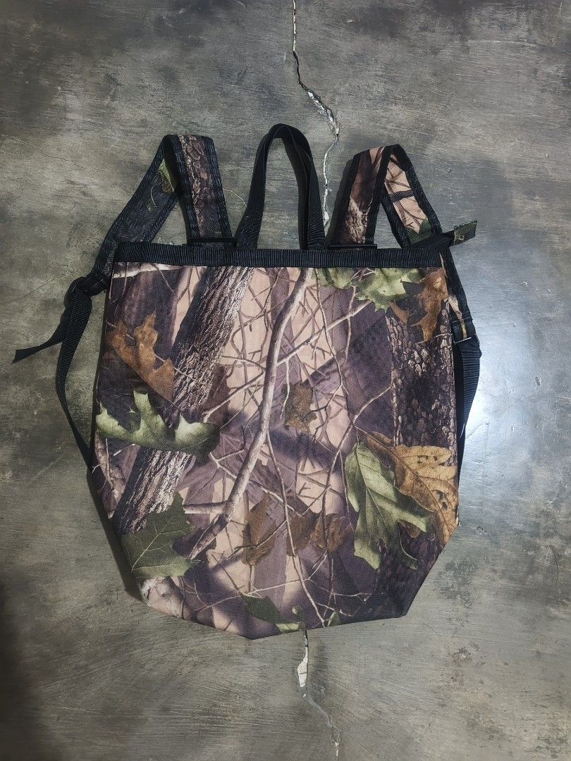 Realtree Backpack (Category: Backpacks) located in Koronadal. Submitted by zxckeeeny_ (Listing ID 1464486163, Image 1). Description: Realtree backpack ‎W: 16.5 ‎L: 18 ‎excellent ‎9.5/10 ‎issue: scratch hindi tagos sa loob two compartment sa loob.