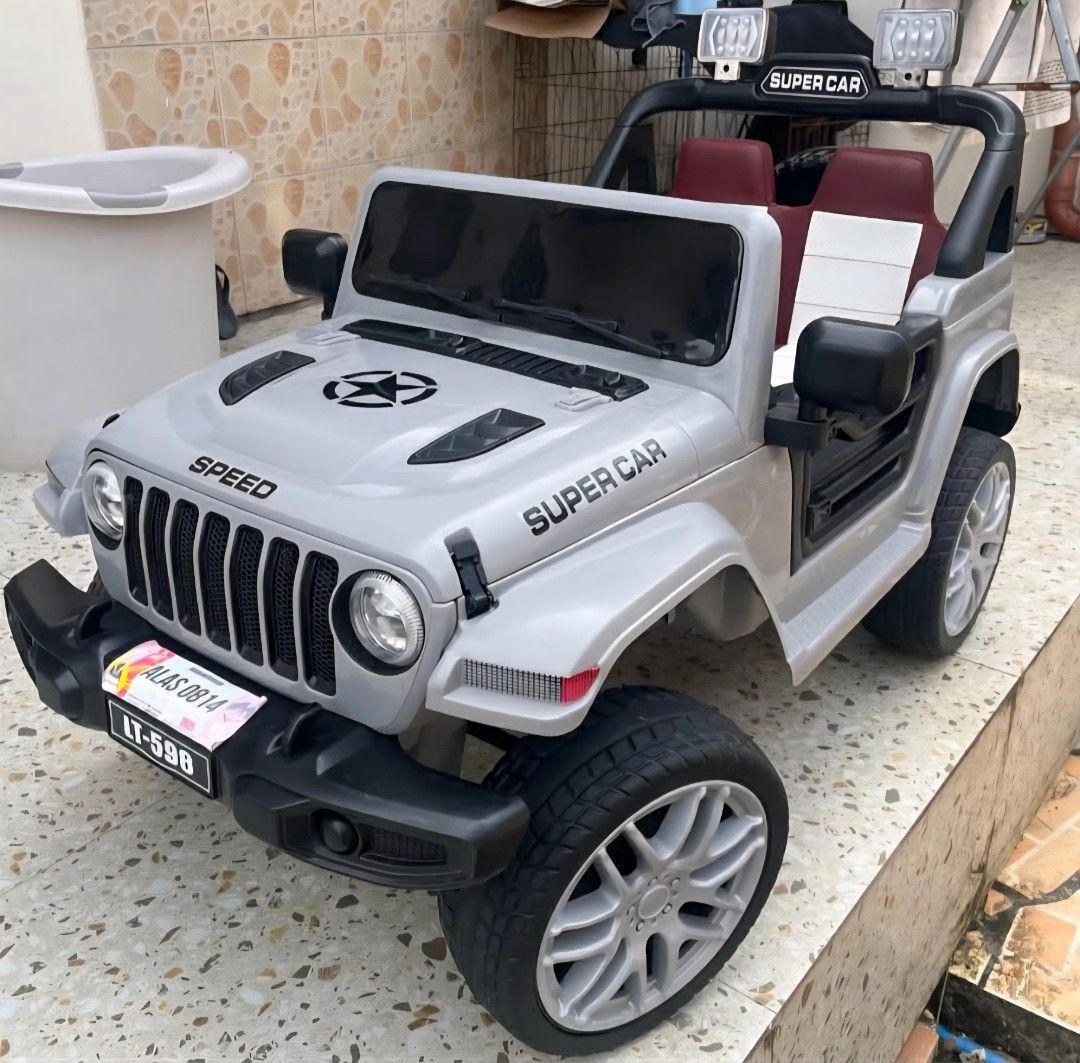 Rechargeable Jeep Toy Car (Category: Remote Control Toys) located in Quezon City. Submitted by a.celistine (Listing ID 1464487179, Image 1). Description: For Sale❗️❗️ Bought last Nov 2025 but used only less than 10x. Original SRP: 6,750 Selling Price: 4,000 RFS: Barely used lang ng toddler ko, prefer mag bike and scooter Issue - may scratch sa leather seat. see photo for reference. For meetup, Malolos area Model LT-598 - Features: Includes leathe