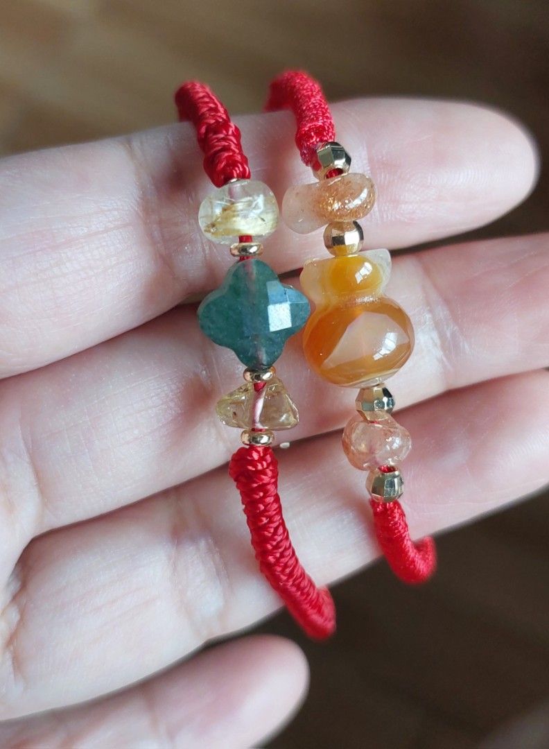 Red String Bracelet (Category: Bracelets) located in Gapan. Submitted by purseofjune (Listing ID 1464408013, Image 1). Description: ✨️Green Aventurine Clover with Golden Rutile ✨️Sakura Agate Money Bag with Golden Sandstone.