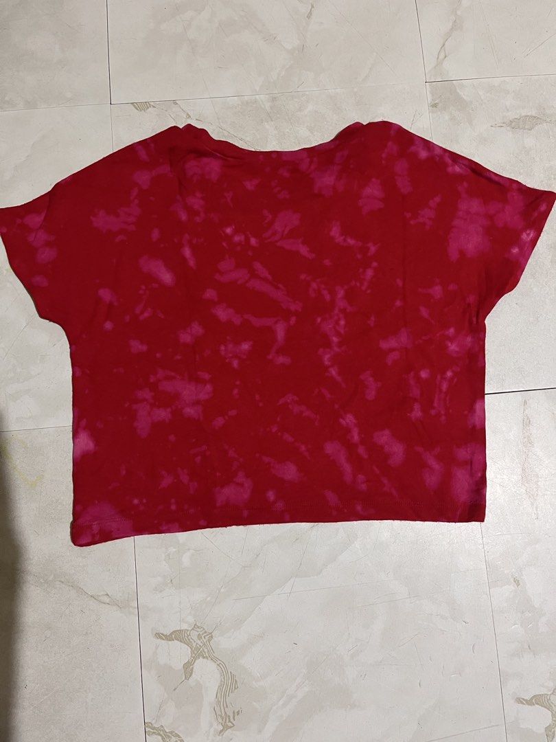 Red Tie-Dye Cropped T-Shirt (Category: Shirts) located in Valenzuela. Submitted by saebiii01 (Listing ID 1464462591, Image 2). Description: .