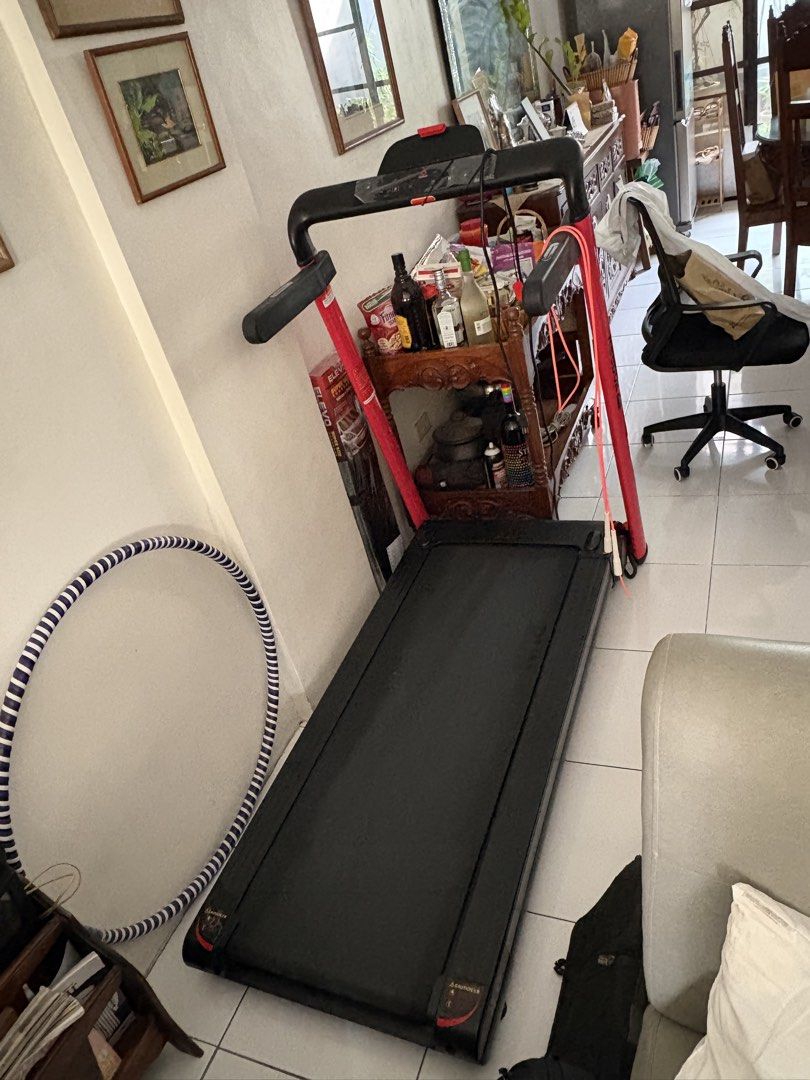 Reebok IRun 4.0 Treadmill (Category: Cardio & Fitness Machines) located in Paranaque City. Submitted by cur8dfinds (Listing ID 1464405950, Image 1). Description: Foldable Well-maintained No issue RFS: Not using anymore.