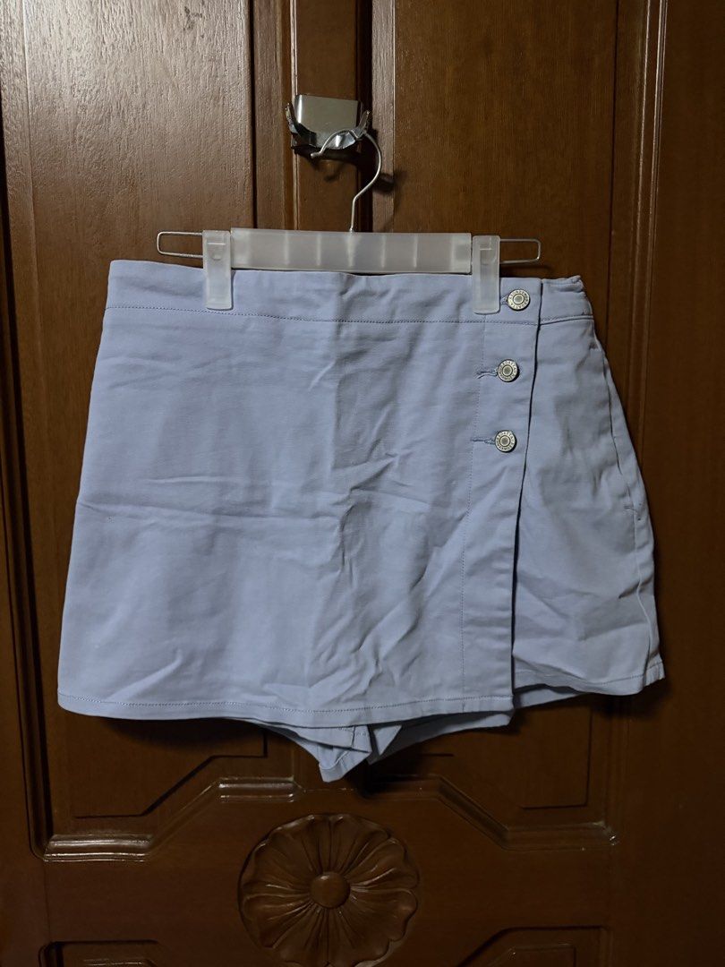 Regatta Light Blue Skort Size M (Category: Skirts) located in Pasig City. Submitted by aprilluxcloset0812 (Listing ID 1464389617, Image 1). Description: - Brand: Regatta - Color: Light Blue - Type: Skort - Size: Medium (M) - Features: Button-up front, faux wrap design, elastic waistband at the back - Occasion: Perfect for casual outings or beach days RFS: decluttering EVERYTHING MUST GO‼️Just make a reasonable offer ❤️ All items ON HAND, handled 