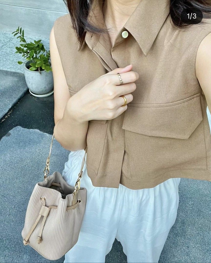 REPLEAT BUCKET BAG - Medium Vanilla (Category: Cross-body Bags) located in Makati City. Submitted by cjoy03 (Listing ID 1464476012, Image 2). Description: - Brand: REPLEAT - Style: Bucket Bag - Size: Medium - Color: Vanilla - Features: Pleated design, drawstring closure, top handle, adjustable long strap - Perfect for: Everyday use, bagay with everything!.