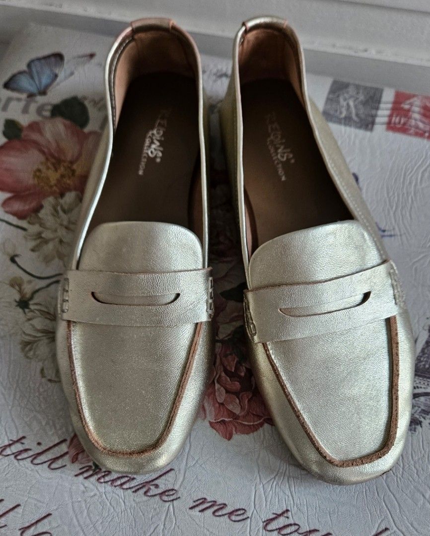 Reqins Collection Gold Metallic Loafers (Category: Loafers) located in Manila. Submitted by cosmicshark-cd31f1 (Listing ID 1464469128, Image 1). Description: - Brand: Regins Collection - Style: Classic Penny Loafers - Color: Gold Metallic - Design: Easy Slip-On - Soles: Patterned Grip - Versatility: Perfect for dressing up or down, a stylish addition to any wardrobe..