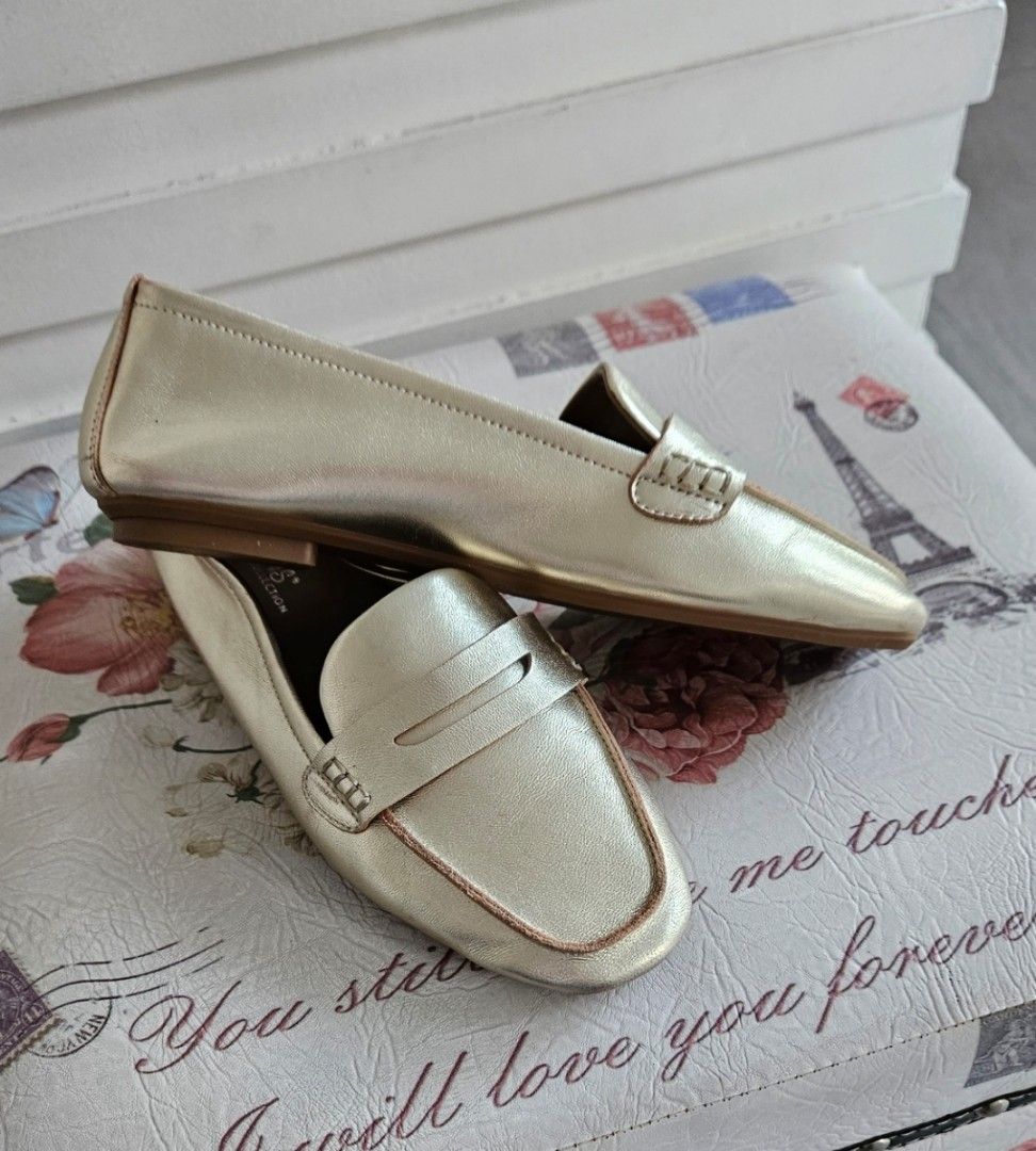 Reqins Collection Gold Metallic Loafers (Category: Loafers) located in Manila. Submitted by cosmicshark-cd31f1 (Listing ID 1464469128, Image 2). Description: - Brand: Regins Collection - Style: Classic Penny Loafers - Color: Gold Metallic - Design: Easy Slip-On - Soles: Patterned Grip - Versatility: Perfect for dressing up or down, a stylish addition to any wardrobe..