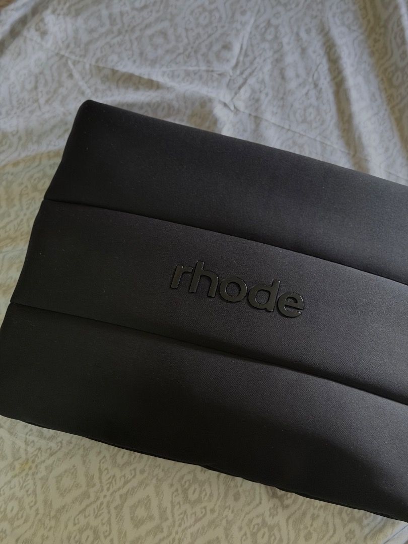 Rhode Bubble Bag - Black (Category: Exercise Mats) located in Manila. Submitted by kleove (Listing ID 1464372016, Image 2). Description: Authentic Rhode Bubble Bag — Black ₱4,000 - Authentic - Used only for Pilates/Lagree classes - Can fit a laptop, iPad, and all your essentials - In good condition Reason for selling: Too big for me 🥹.