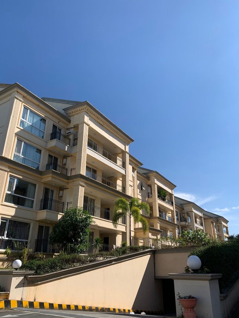 Ritzville Condominium for Rent - Spacious and Bright (Category: Apartments & Condos) located in Caloocan City. Submitted by suitehavenrealty (Listing ID 1464530107, Image 2). Description: 🏢 입주 가능 매물입니다! 리츠빌(Ritzville)에 위치한 고급 주거용 콘도미니엄 유닛을 소개합니다. 모던한 건축 스타일을 바탕으로 이탈리아와 한국의 디자인 감각을 조화롭게 반영한 세련된 주거 공간입니다. ✨ 엘레강트 아파트 – B동 / 215㎡ ✔️ 풀퍼니시드 ✔️ 마스터 침실 1개 ✔️ 마스터 욕실 1개 ✔️ 마스터 워크인 클로젯 1개 ✔️ 추가 침실 2개 + 메이드룸 1개 ✔️ 총 4개 침실, 각 침실별 전용 욕실 ✔️ 거실 ✔️ 다이닝 공간 ✔️ 주방 