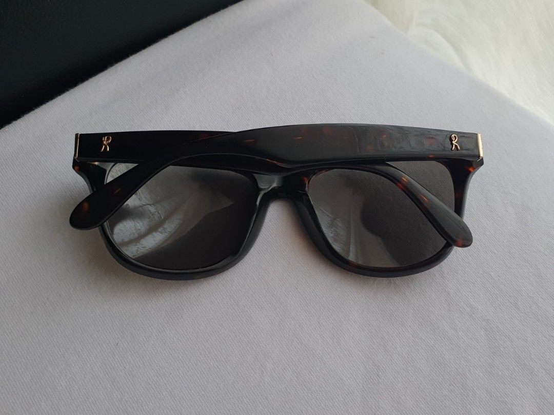 Roberta di Camerino Sunglasses (Category: Sunglasses & Eyewear) located in Quezon City. Submitted by WasalakTwo (Listing ID 1464461537, Image 3). Description: Bought in Japan Made in Italy Goodcondition Clean and presentable Open for delivery nationwide.