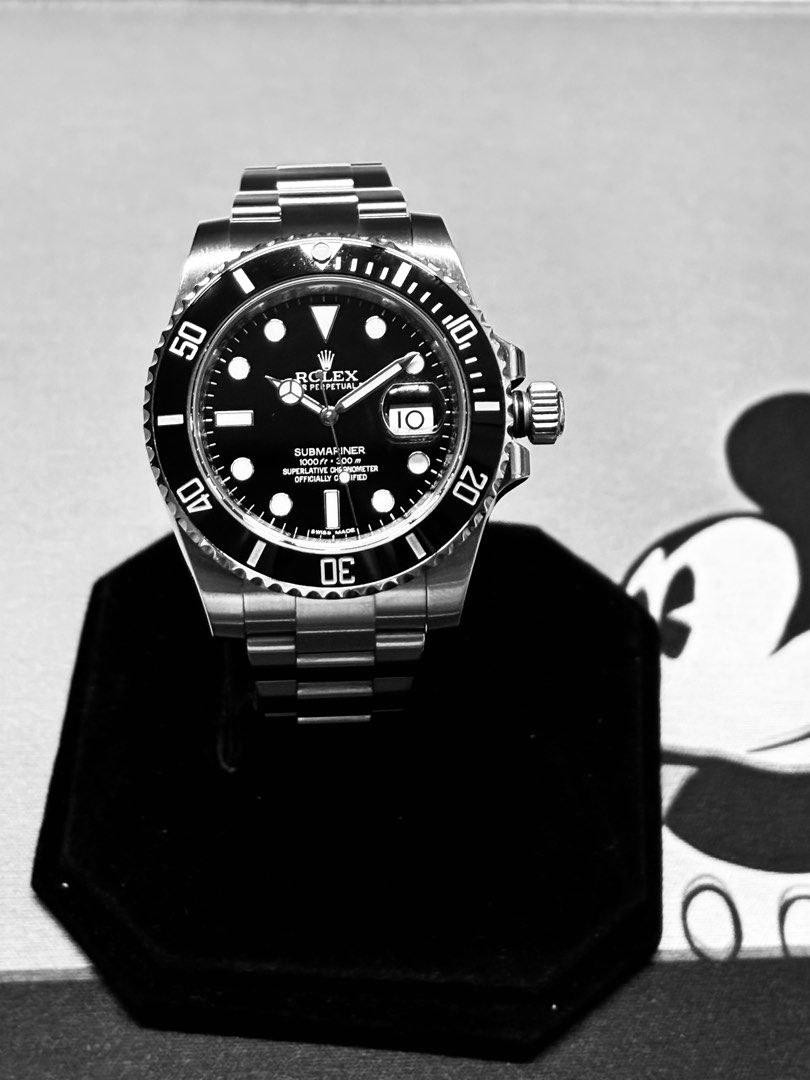 Rolex Submariner date 2014 (Category: Luxury Watches) located in Manila. Submitted by abb88 (Listing ID 1464386703, Image 1). Description: - Rolex Submariner Perpetual - Automatic movement - Water resistant up to 300m - Black dial with luminous markers - Stainless steel bracelet - Ideal for diving and everyday wear.