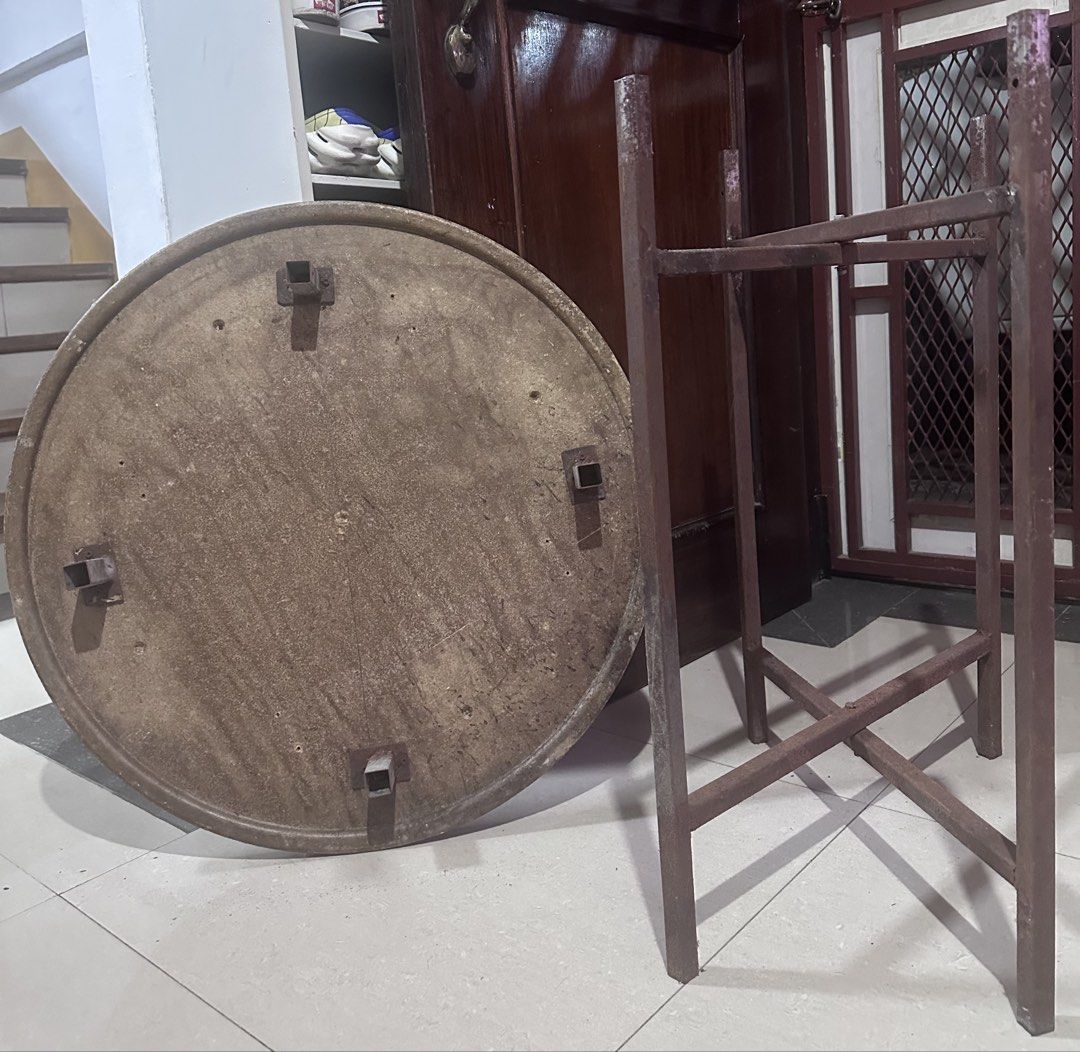 Round Table with Removable, Folding, Metal Stand (Category: Tables & Sets) located in Manila. Submitted by zuripot0726 (Listing ID 1464457434, Image 2). Description: 💵 price is negotiable - Round folding table with light brown tabletop - Sturdy metal stand - Removable table top and also foldable for easy storage - Ideal for small spaces, balconies, or as an extra surface - Dimensions: ✅ table top: 27.25in (diameter) x ~1.25in (H) ✅ metal stand (