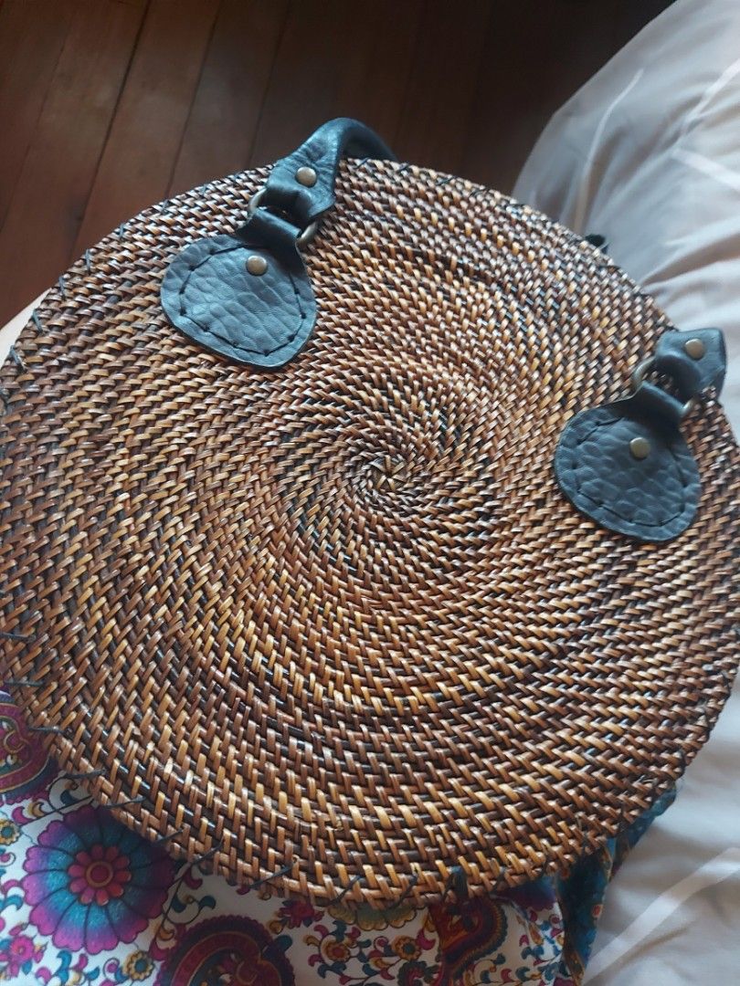 Round Rattan 2 Way Bag (Category: Beach Bags) located in Paranaque City. Submitted by peppita (Listing ID 1464440377, Image 3). Description: Bought in Rockwell bazaar for 3k+ Genuine leather straps Suede lining with pockets THOR - The Handbags by Olga Roura Can be worn as a shoulderbag or crossbody, long strap is detachable and adjustable 🌺 LAST PRICE POSTED UNLESS YOU BUY 2 OR MORE ITEMS 🌺 No Sh0pee checkout 🌺 No when worn photos unless alrea