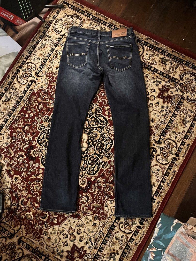 RRJ Dark Wash Denim Jeans (Category: Jeans) located in Quezon City. Submitted by theraremoon (Listing ID 1464518910, Image 2). Description: - straight leg RRJ dark non stretchable denim jeans - waist: 30-32 inch - length: 43 inch.
