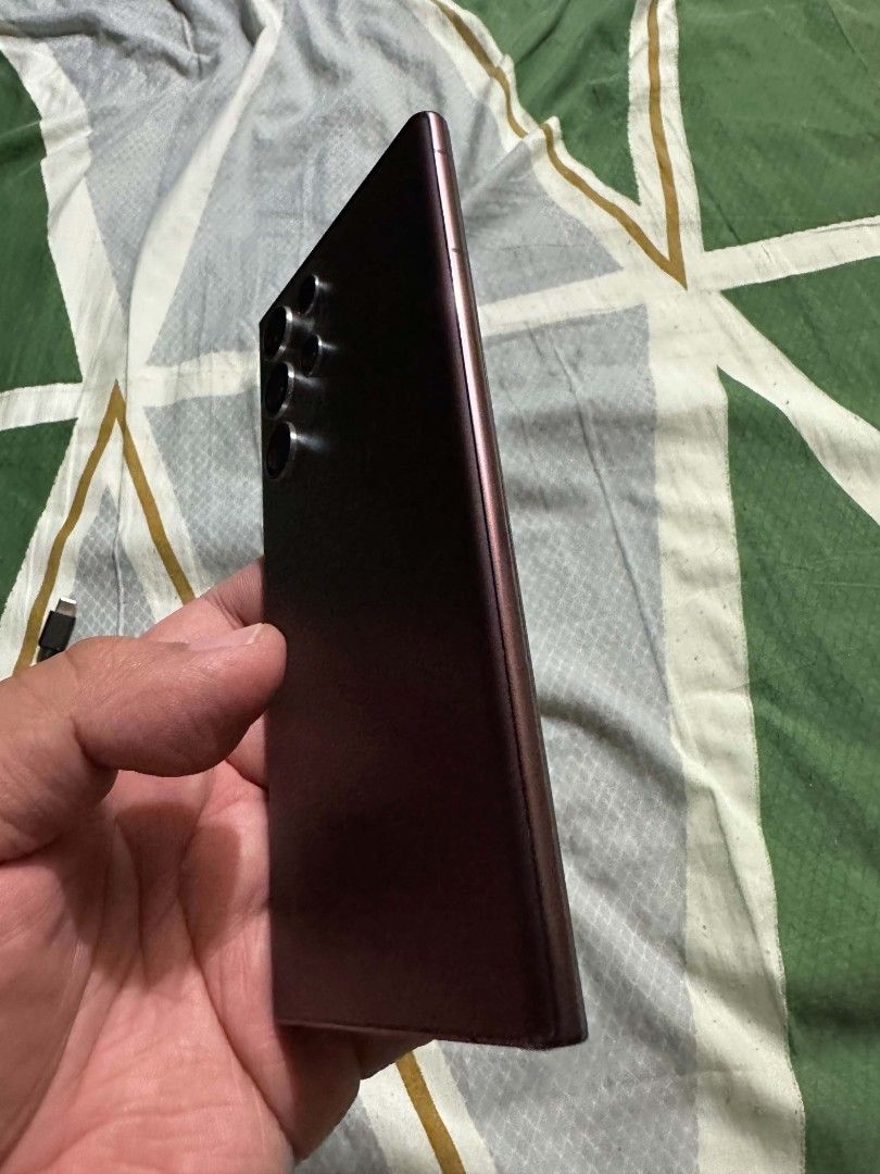 S22 Ultra 256GB (Category: Samsung) located in San Pedro. Submitted by jmmartinada (Listing ID 1464497685, Image 2). Description: S22 Ultra 256GB Color: Burgundy Inclusions: - Original box - Original S-pen - Charging cable - All of the phone cases - no dents - no scratches - no issues.