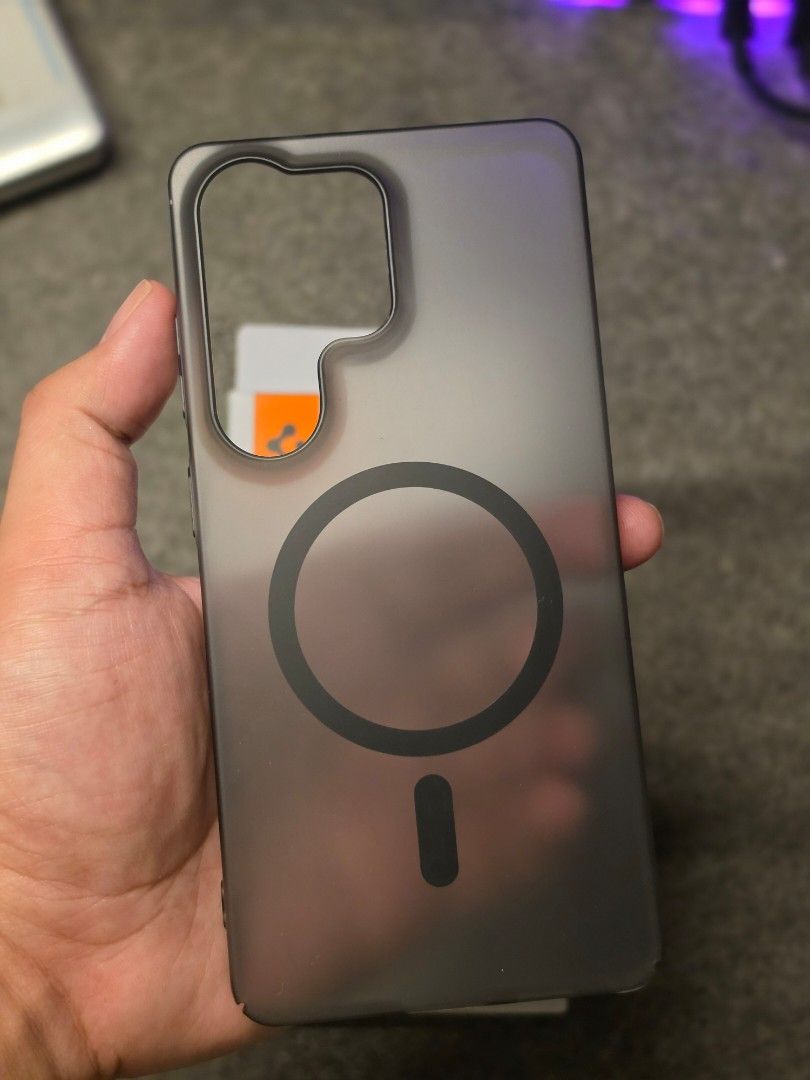 S26 Ultra Frosted Magnetic Case (Category: Cases & Sleeves) located in Mandaluyong City. Submitted by techbigboy (Listing ID 1464449894, Image 1). Description: - No box, will include a spare Spigen box - Only fitted, never used.