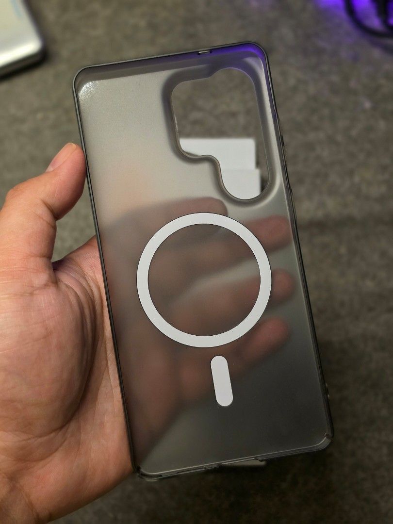 S26 Ultra Frosted Magnetic Case (Category: Cases & Sleeves) located in Mandaluyong City. Submitted by techbigboy (Listing ID 1464449894, Image 2). Description: - No box, will include a spare Spigen box - Only fitted, never used.