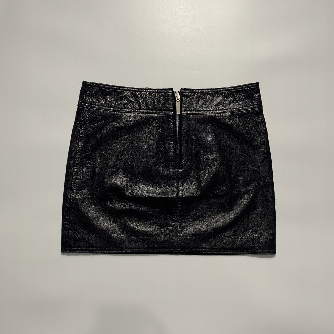 Saint Lauren black leather mini skirt (Category: Luxury Apparel) located in Natividad. Submitted by endsource.ph (Listing ID 1464490055, Image 2). Description: Saint Lauren black leather mini skirt ‎_____________ ‎Size: Medium ‎Waistline: 32 ‎Length: 15 ‎(actual dimension) ‎______________ ‎Like New Condition ‎(use once or twice) ‎Lightly Used Condition ‎(used w/care) ‎______________ ‎Issue: none ‎Colors may vary due to lighting” ‎”Swipe⏪to see mo