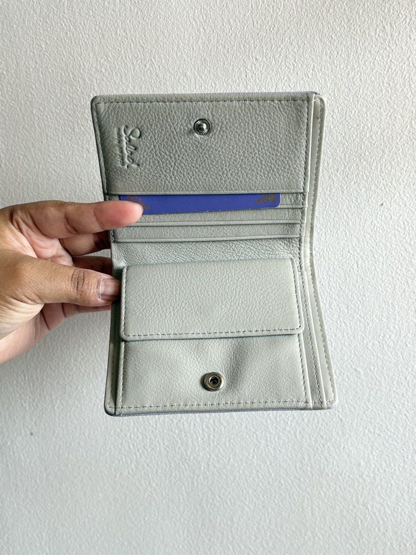 Salad Bifold Wallet (Category: Wallets & Card holders) located in Quezon City. Submitted by wonderp1e (Listing ID 1464388235, Image 3). Description: Can fit 4-5 wallets .