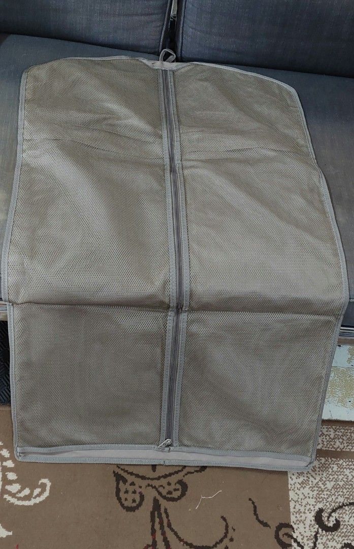 Samsonite foldable travel garment bag (Category: Everything Else Others) located in Taguig. Submitted by thrifthub.ph (Listing ID 1464360846, Image 1). Description: suitable for travelling with suits,dresses,and other formal wear.No issue and its very clean. Closure: A vertical strap with a metal snap button in the center to secure the bag when folded. Hanger Access: An opening at the top designed to let a clothes hanger hook pass through so garm