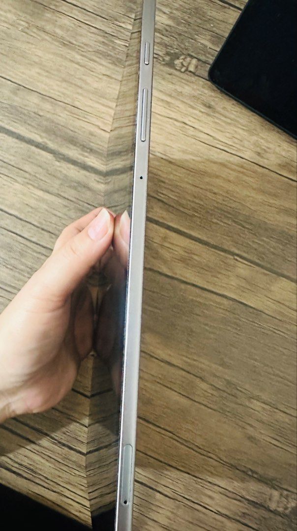 SAMSUNG GALAXY TAB S6 (Category: Android) located in Marikina City. Submitted by anjlabagui (Listing ID 1464406339, Image 3). Description: Good for online, reading , watching or games. No S Pen Unit only No issue With sim and memory card slot Rfs: Upgrade .