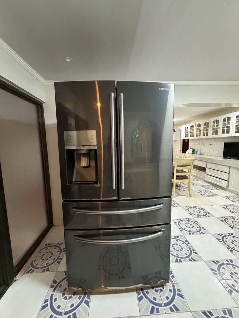 Samsung Refrigirator (Category: Refrigerators and Freezers) located in Makati City. Submitted by rafaelrrenzo (Listing ID 1464464416, Image 1). Description: .