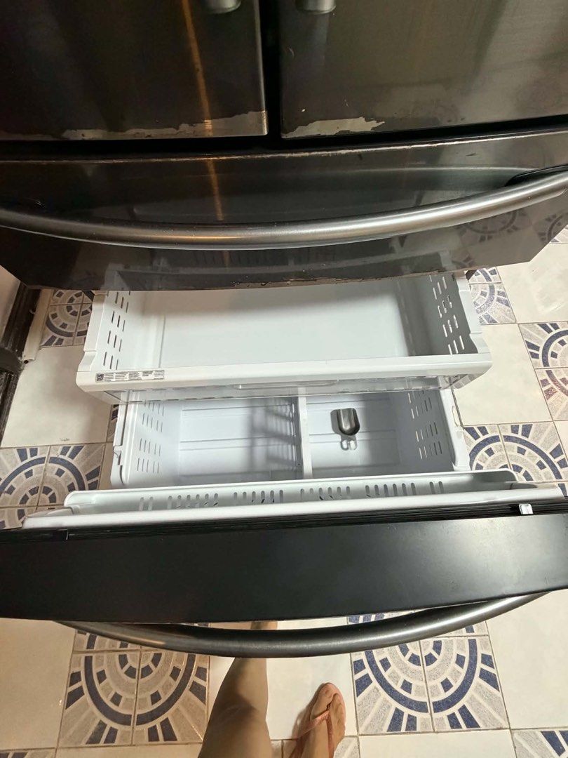 Samsung Refrigirator (Category: Refrigerators and Freezers) located in Makati City. Submitted by rafaelrrenzo (Listing ID 1464464416, Image 3). Description: .