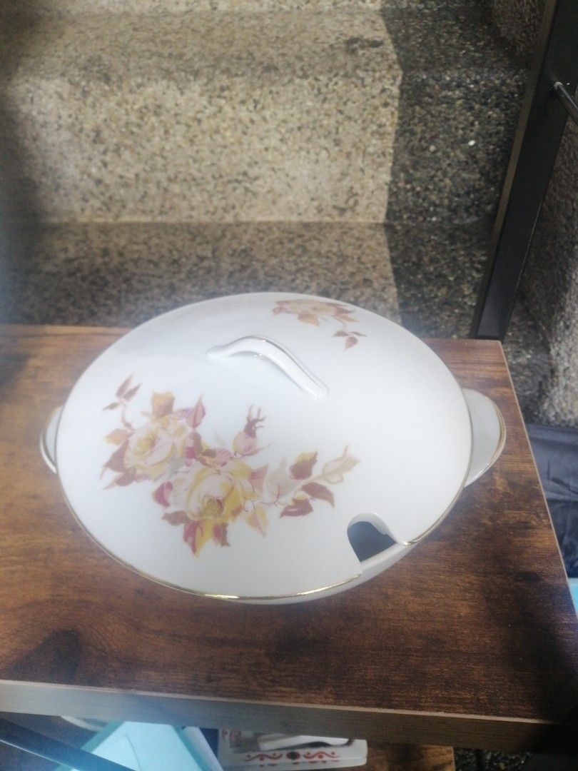 Sango Japan Food Server Bowll (Category: Other Kitchenware & Tableware) located in Manila. Submitted by ceroma (Listing ID 1460547465, Image 3). Description: Authentic Sango Japan white bowl, Classic and versatile design, Perfect size for sauce servings or side dishes.