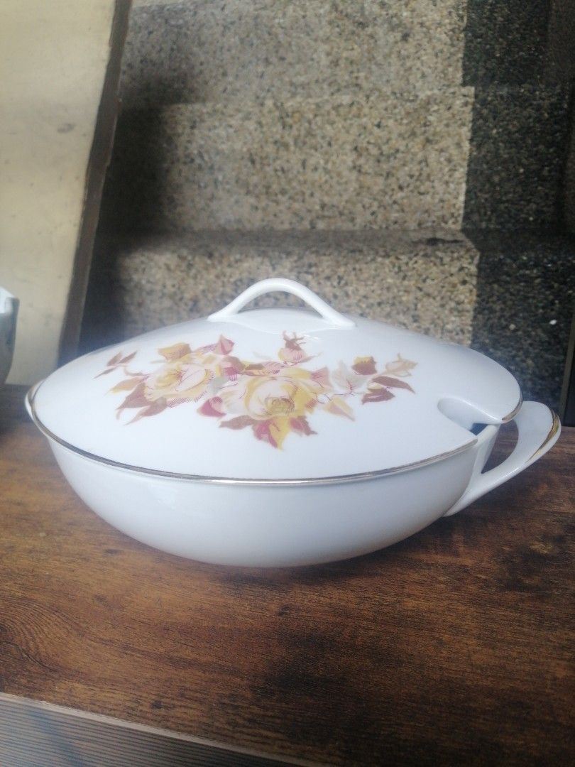 Sango Japan Food Server Bowll (Category: Other Kitchenware & Tableware) located in Manila. Submitted by ceroma (Listing ID 1460547465, Image 2). Description: Authentic Sango Japan white bowl, Classic and versatile design, Perfect size for sauce servings or side dishes.